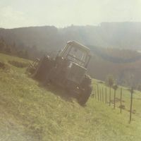 Heuarbeiten am unteren Feld