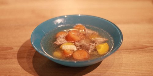 ein Teller Rindssupee